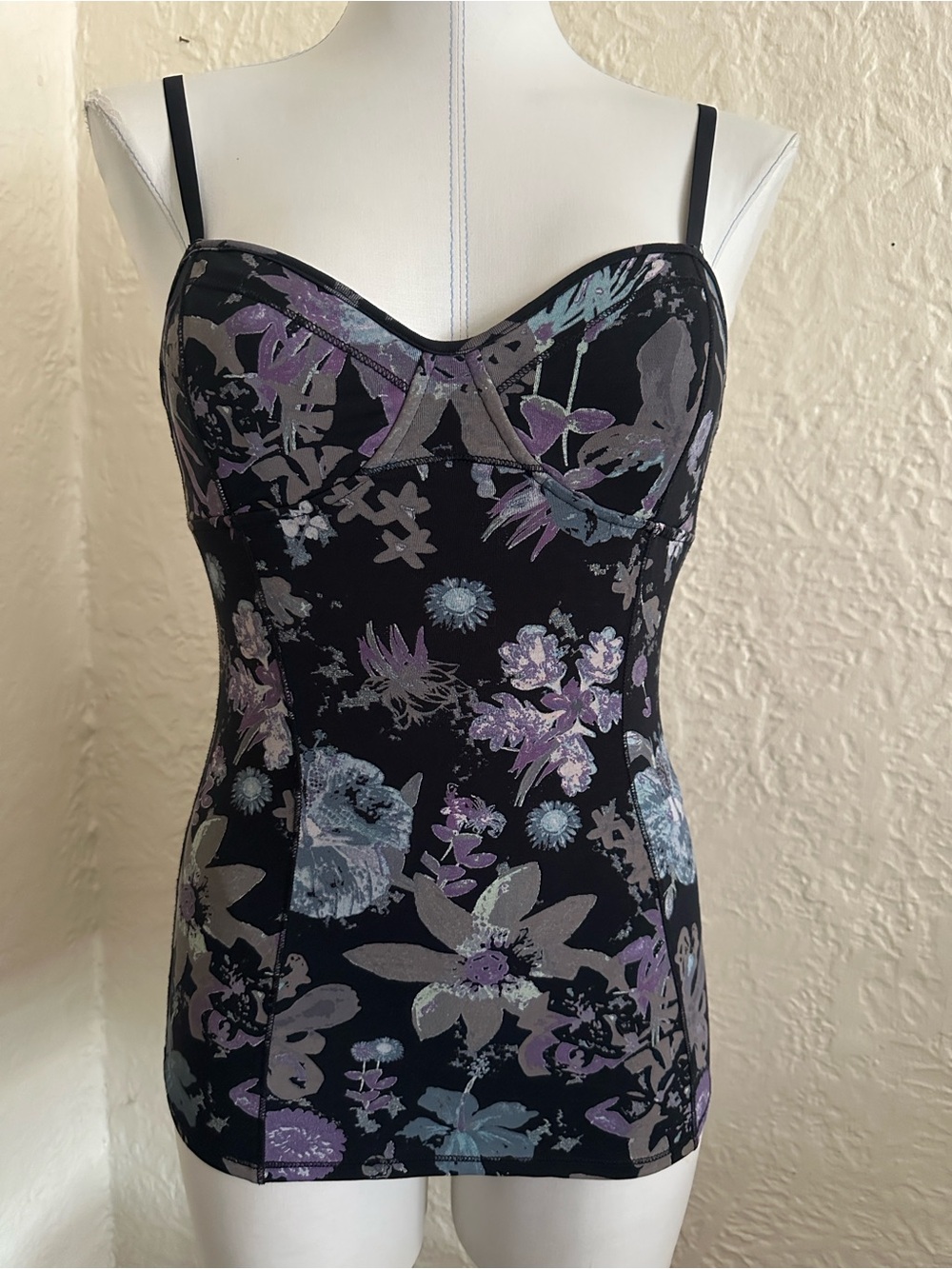 Aritzia Talula Seamed Bust Black Gray Purple Floral Bodycon Camisole Tank Top S